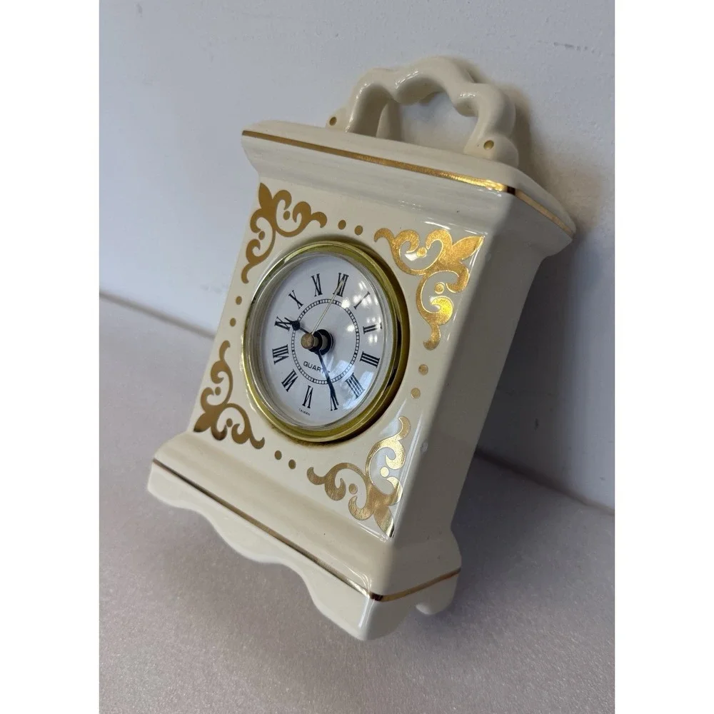Vintage Style Ceramic Mantel Clock Quartz‎ Taiwan Gold Trim Works